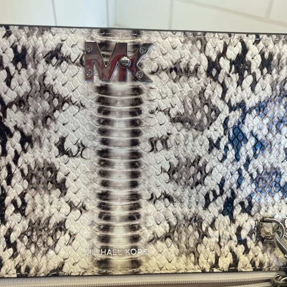 Michael Kors Snakeskin Pattern Crossbody/Clutch Bag—BEAUTIFUL!! New W/O Tags!! - Picture 12 of 16